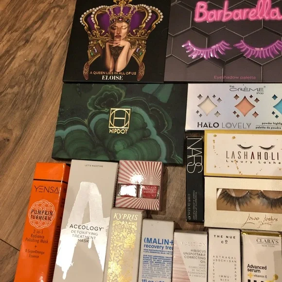 New Makeup bundle Random - Picture 9 of 10